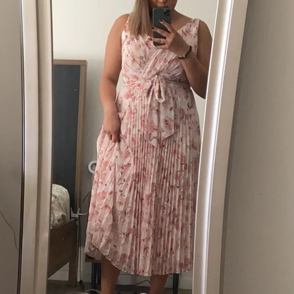 Dress - Picture 1 of 2